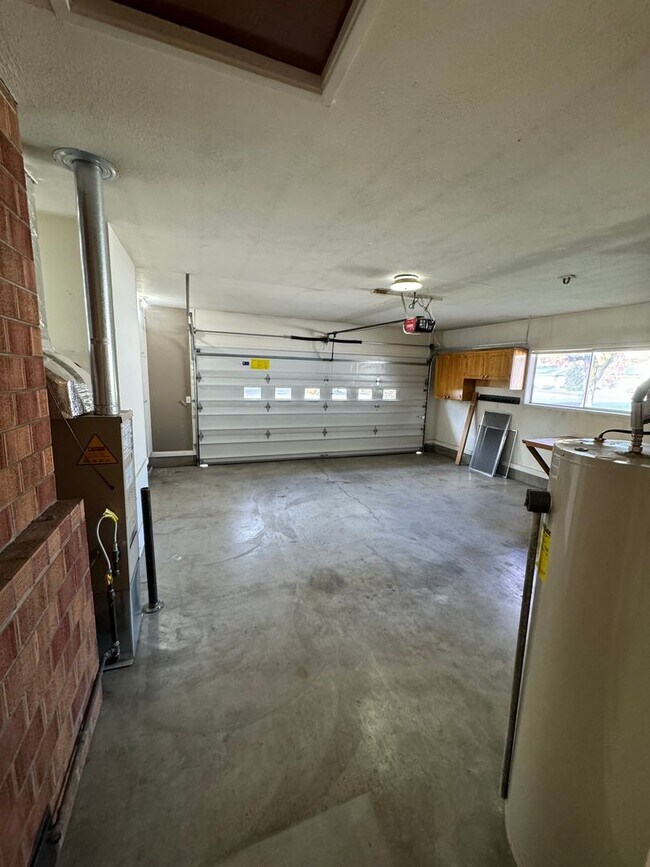 Building Photo - 4337 Lombard Dr