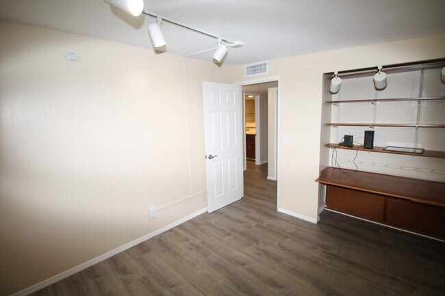 Building Photo - 7932 E Rosewood St