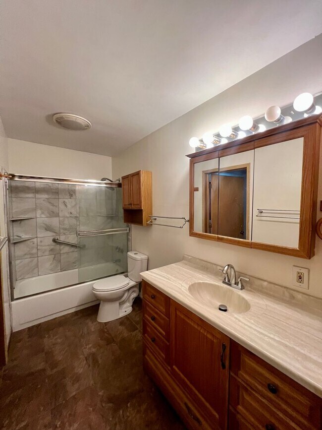 Building Photo - Dunlap Ave 4018-