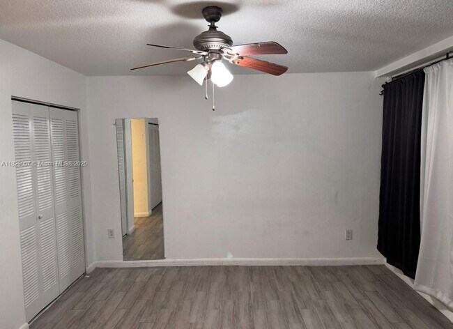 Building Photo - 1750 W 56th St