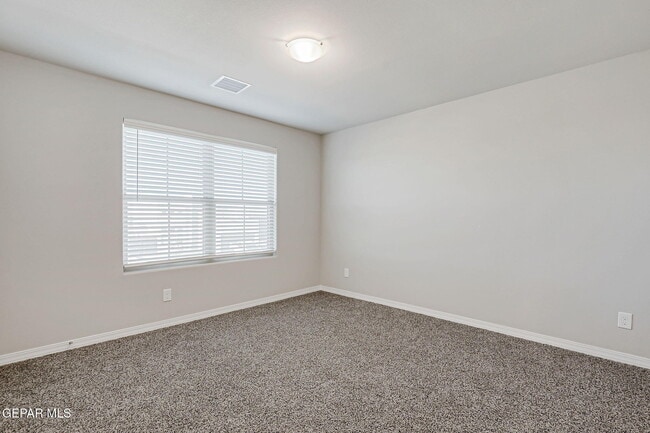 Building Photo - 13130 Oakhampton Ave