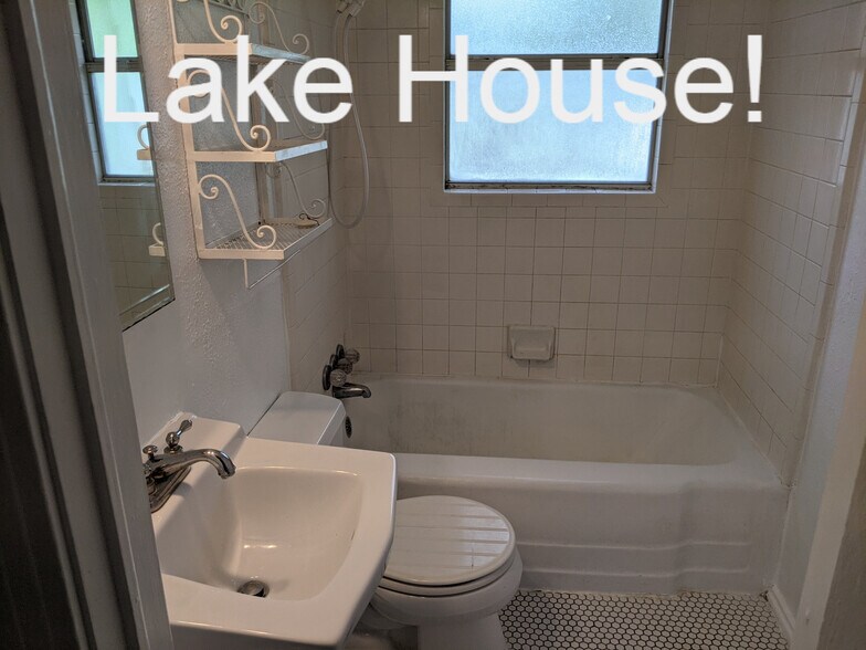 Building Photo - 7472 Love Cir