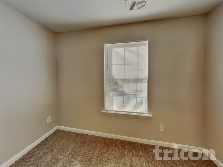 Building Photo - 728 Celeste Ln