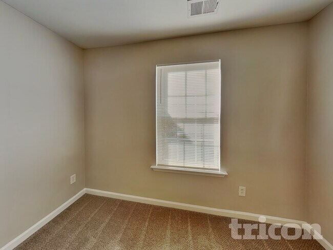 Building Photo - 728 Celeste Ln