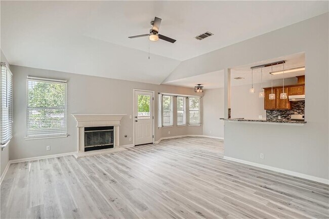 Building Photo - 102 Evergreen Cir