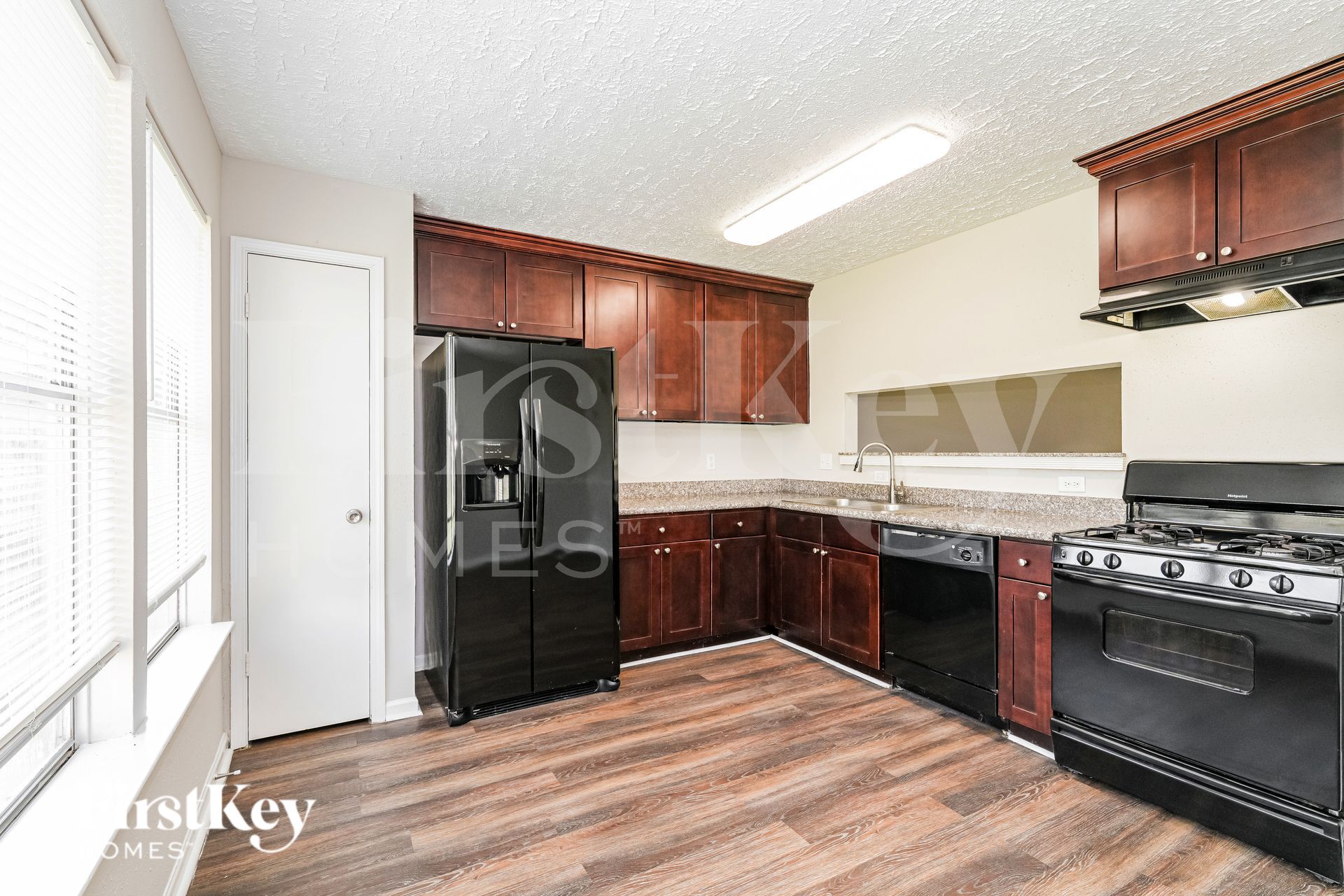Building Photo - 16826 Rockstone