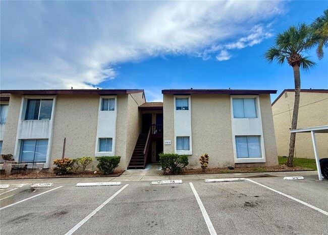 Building Photo - 2612 Hidden Lake Dr N