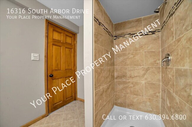 Building Photo - 16316 S Arbor Dr