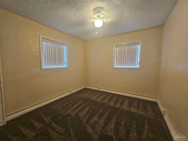 Building Photo - 203 Topaz Ave