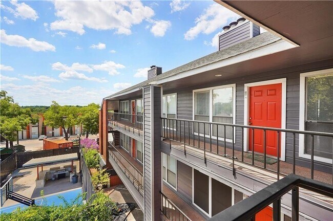 Building Photo - Studio Condo in the Heart of West Campus!