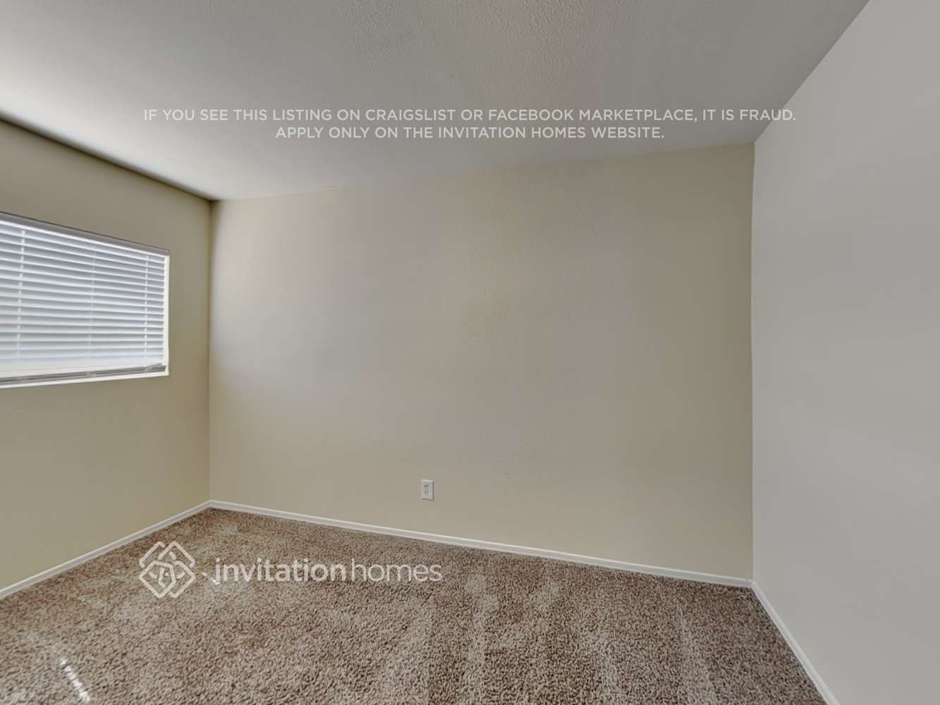 Building Photo - 8030 W Paradise Dr