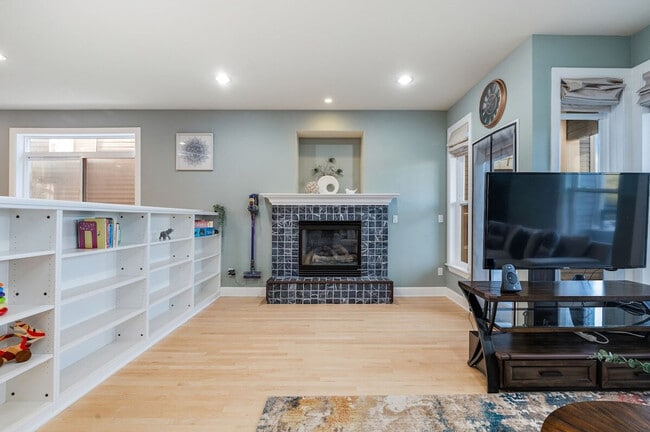 Building Photo - 4224 Francis Ave N