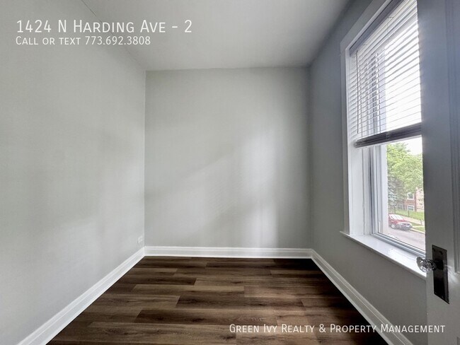 Building Photo - 1424 N Harding Ave