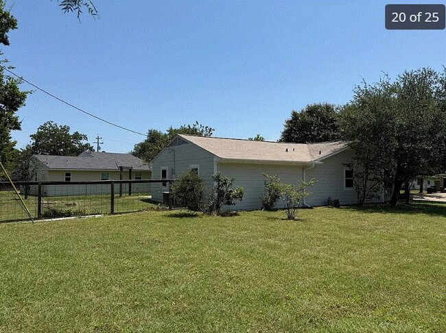 Building Photo - 1101 Taurus Cir