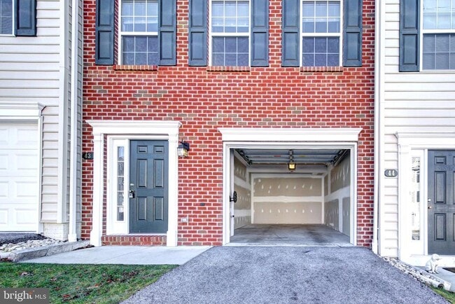 Building Photo - 40 Mustang Dr