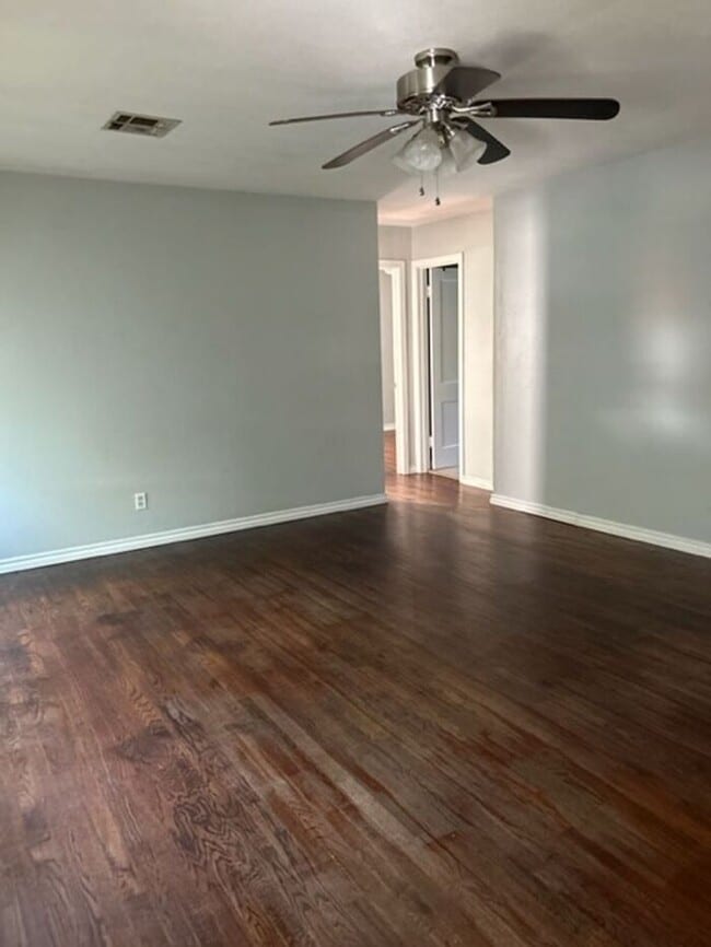 Building Photo - 2 Bedroom 1 bath Close to OU Campus