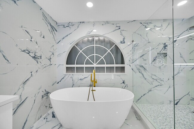 Building Photo - 7306 Michigan Isle Rd