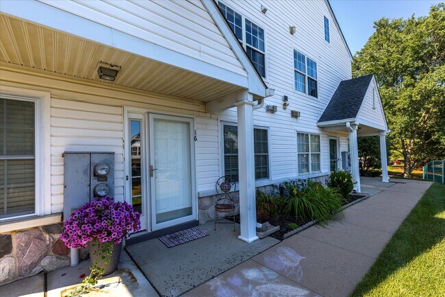 Building Photo - 16 Juneau Ct