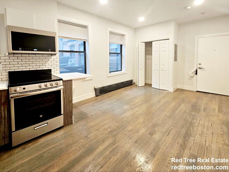 Building Photo - 24 Phillips St