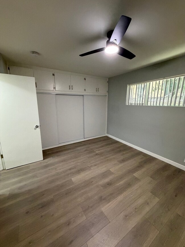 Building Photo - 6932 Woodley Ave