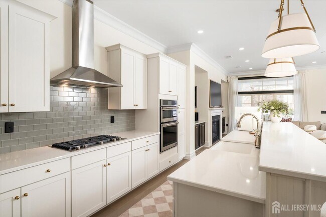 Building Photo - 11 Hamilton Dr