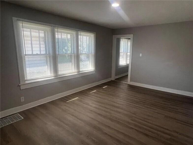 Building Photo - 2430 Indianapolis Ave