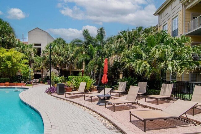 Building Photo - 504 S Armenia Ave