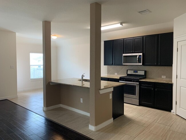 Building Photo - LOVELY ONE STORY HOME WITH EASY ACCESS TO ...