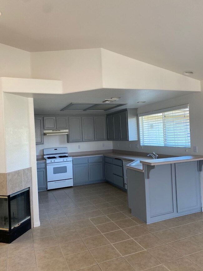 Building Photo - AVAILABLE NOW $200 off First Month Rent