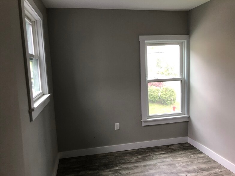 Building Photo - 141 Peltoma Ave