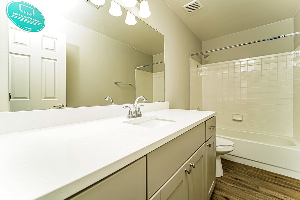 Building Photo - 1534 W Churchill Pl