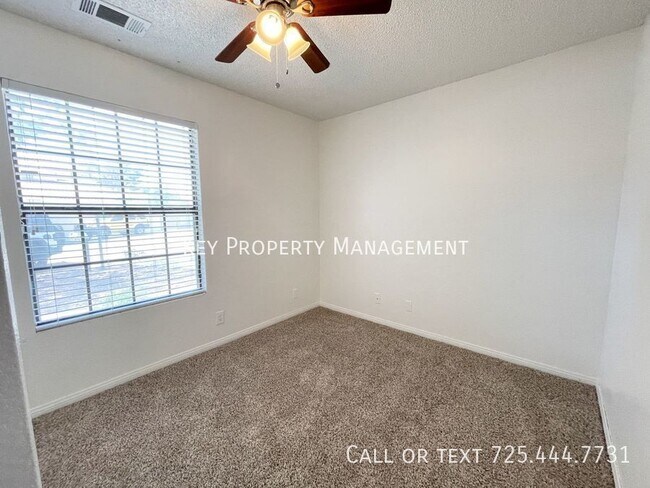 Building Photo - TWO STORY 4 BEDROOM WITH POOL NEAR SPRING ...