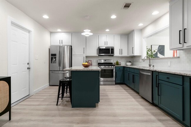 Building Photo - 5313 Wellington Dr