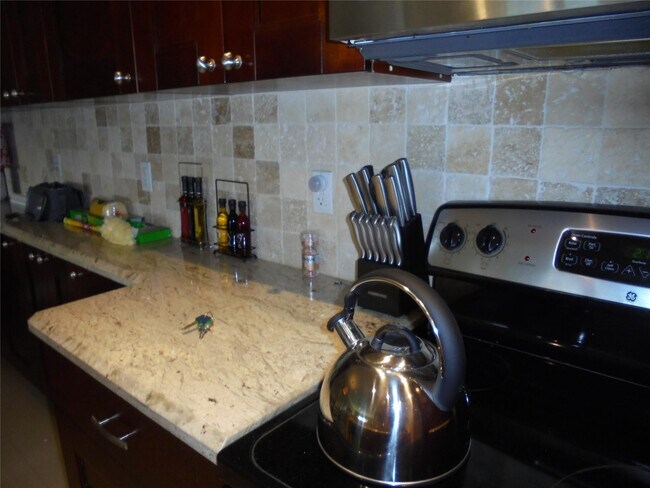 Building Photo - 400 N Riverside Dr