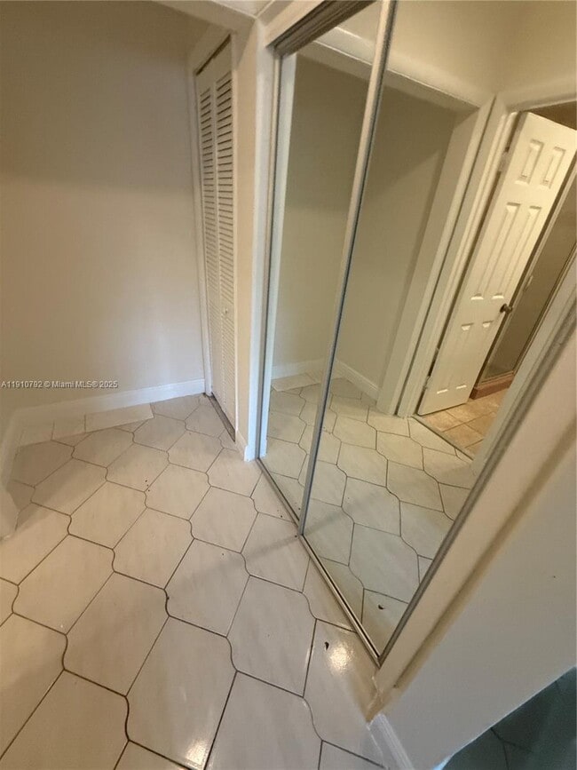 Building Photo - 1540 NE 191st St