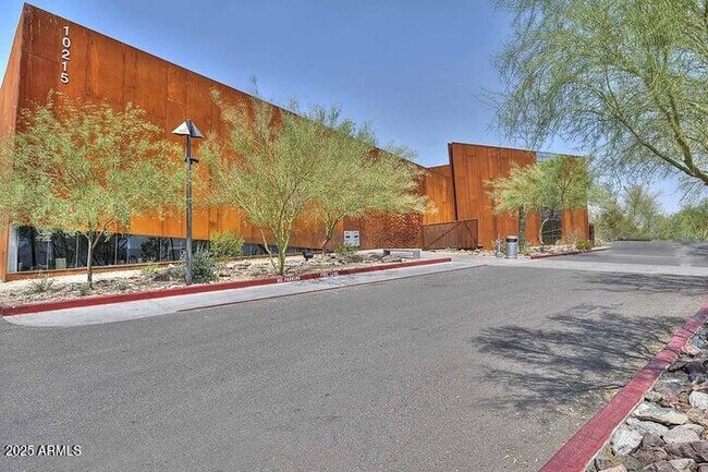 Building Photo - 10429 E Hillery Dr