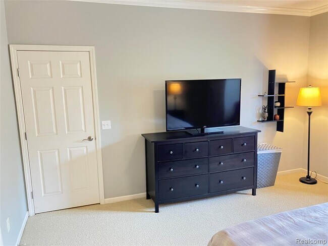 Building Photo - 331 Scio Village Ct