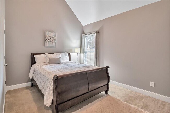 Building Photo - 1141 Carillon Dr SE