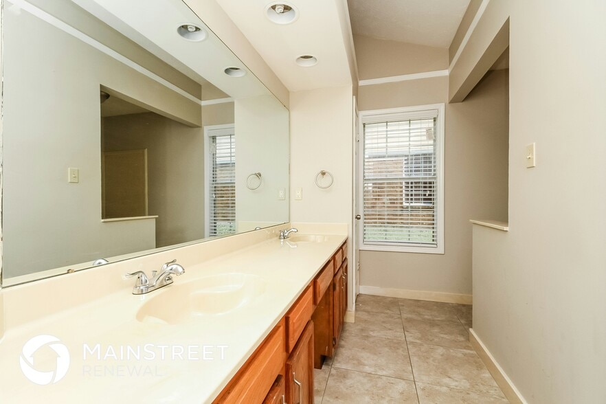 Building Photo - 2533 Jeffries Cove