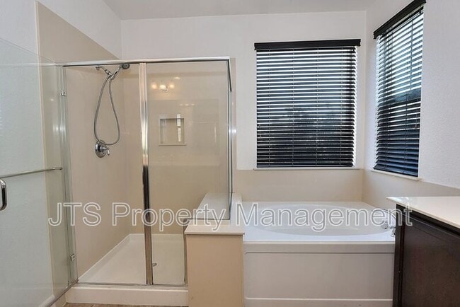 Building Photo - 1427 Bicker Cir