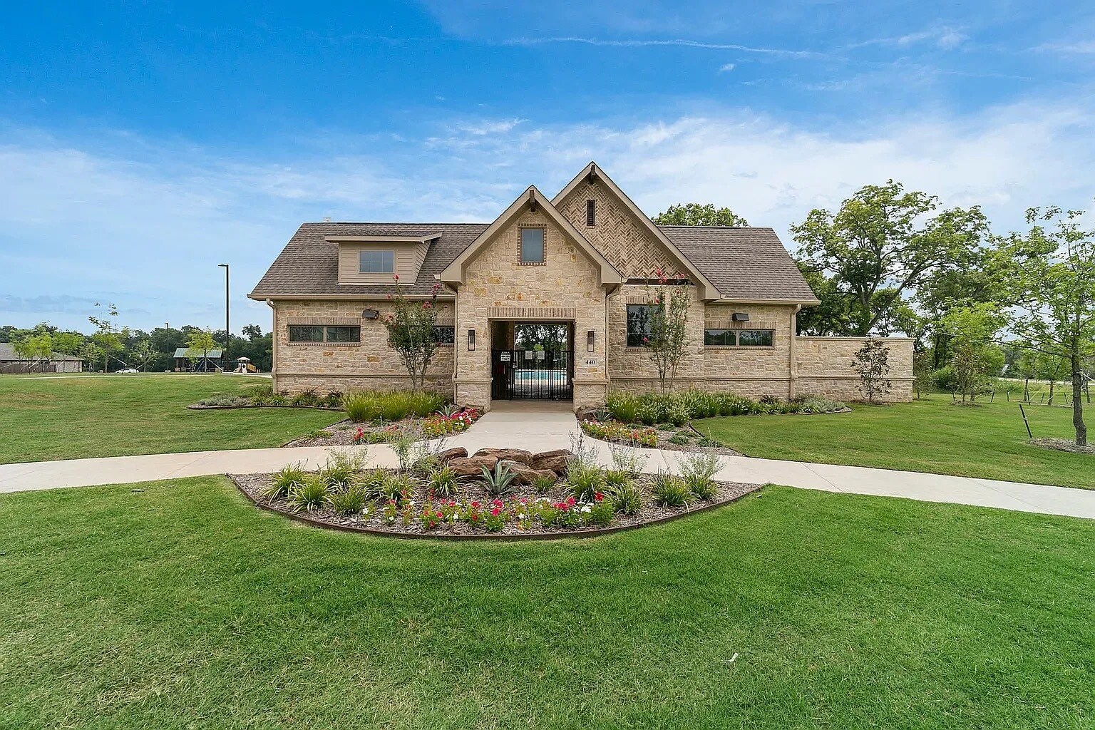 Building Photo - 485 Harding Ln