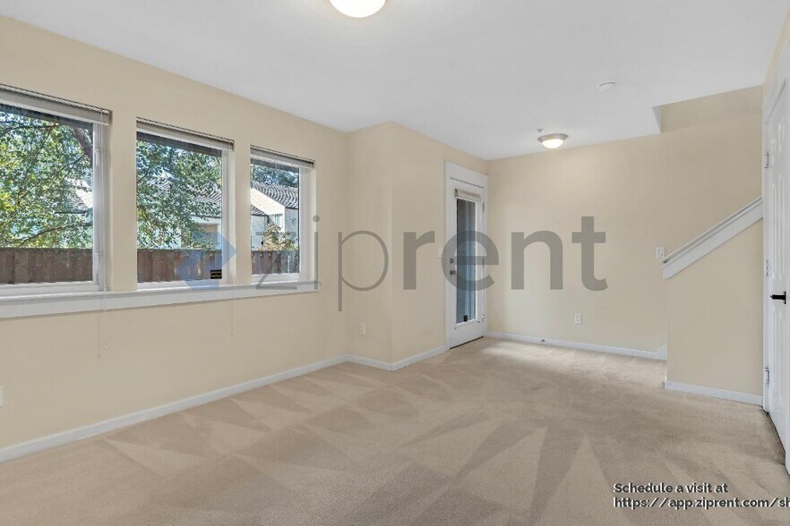 Building Photo - 7909 SW 31st Ave