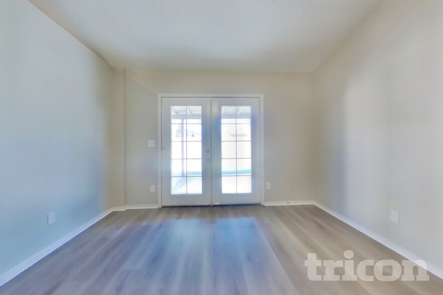 Building Photo - 102 W Ivyglen St