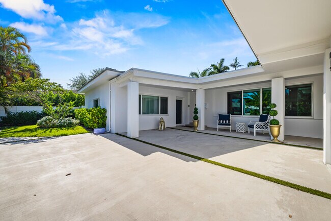 Building Photo - 1627 Seabreeze Blvd