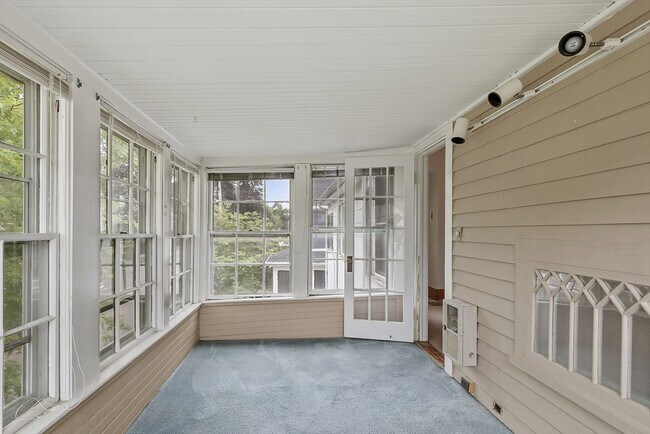 Building Photo - 93 Upham St
