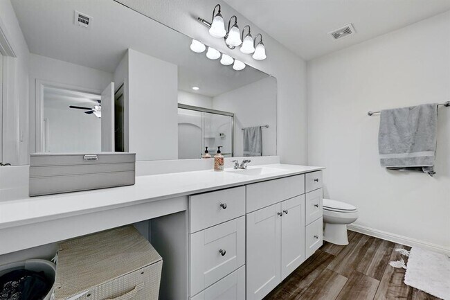 Building Photo - 215 Rubrum Rd