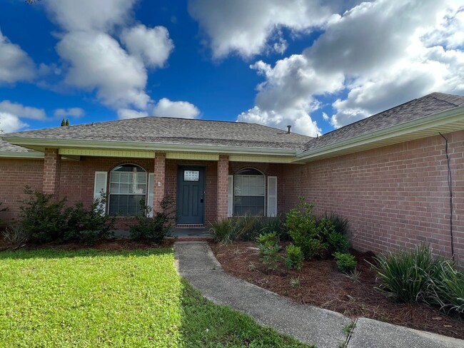 Building Photo - Beautiful 4 Bedroom