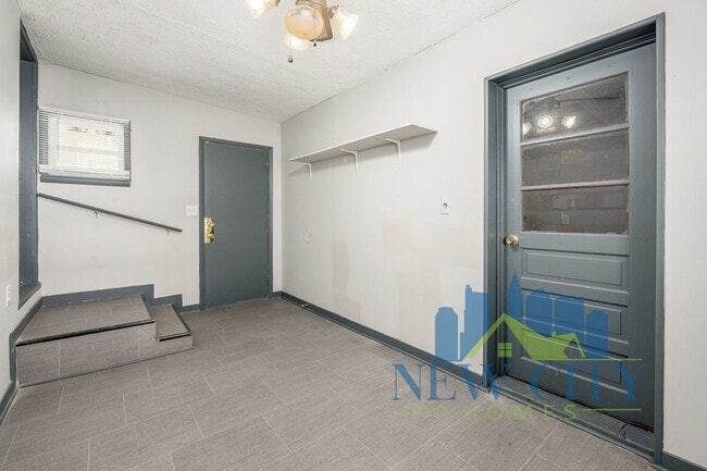 Building Photo - WAIVED APPLICATION FEE THRU! Single Family...
