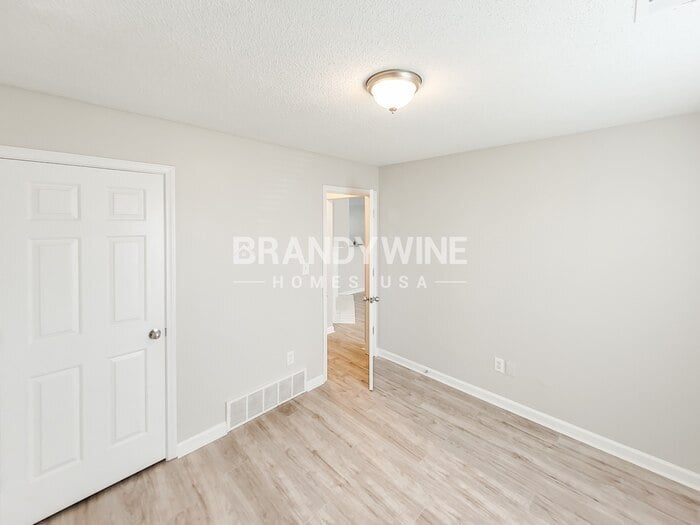 Building Photo - 4890 Phipps Dr