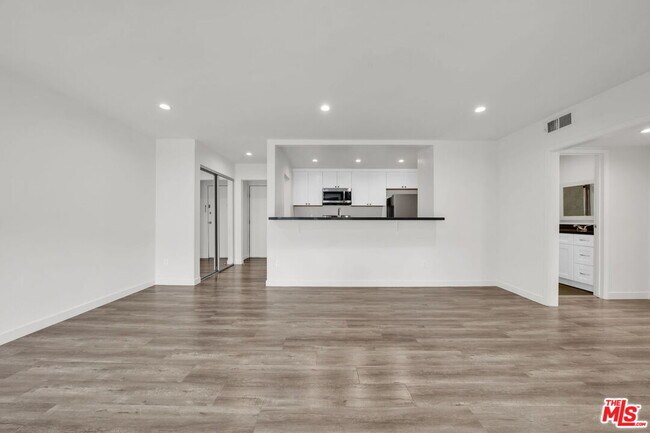 Building Photo - 7453 Haskell Ave